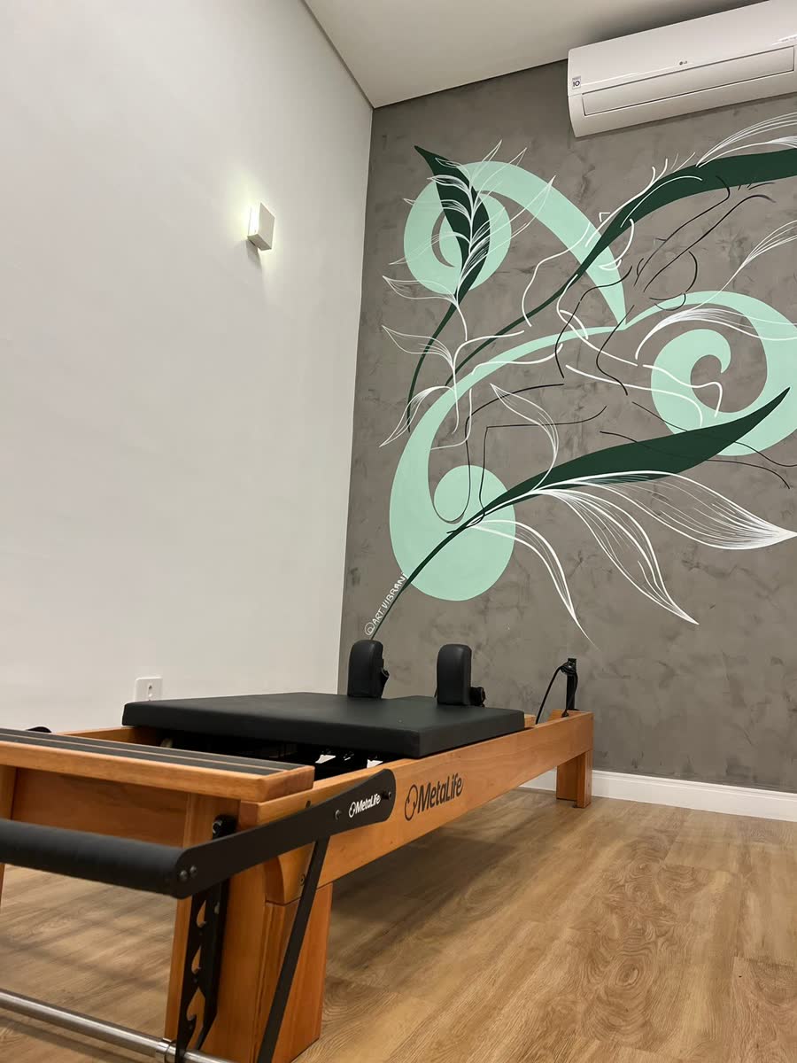 Sala de Pilates com vista para a cidade, unidade Pinheiros